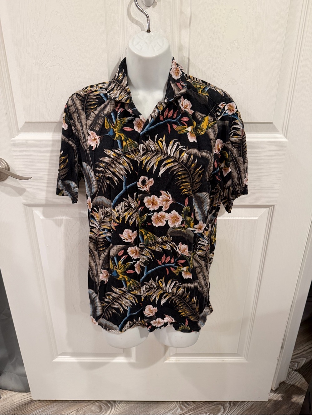 H&M Black Floral Short-Sleeve Button-Down Shirt